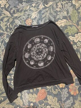 Brandy Melville Black Graphic Long-Sleeve Women's Top